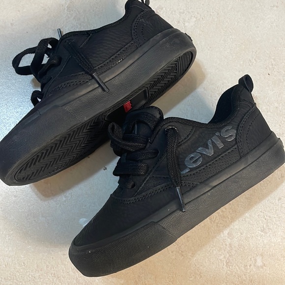 Kids Levi’s sneakers - Picture 1 of 4